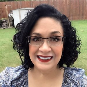 Meet your Posher, Claudia